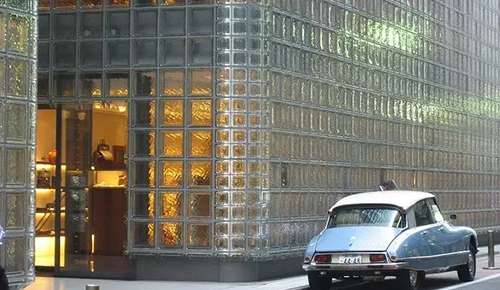 國(guó)外專(zhuān)賣(mài)店室外幕墻