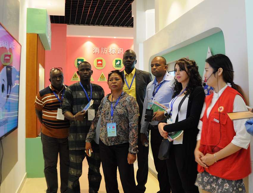 國(guó)際客戶參觀車間